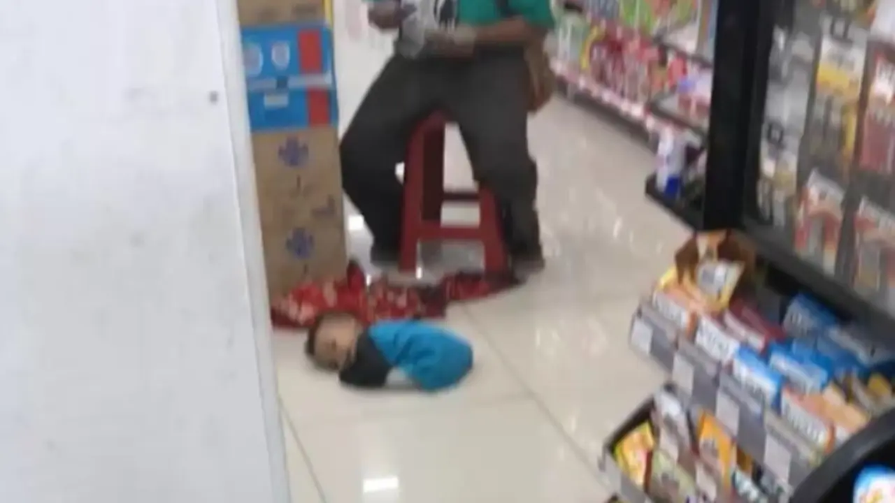 Viral Balita Tidur Lemas di Lantai, Diduga Dieksploitasi Orangtua