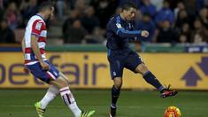 Real Madrid menang 2-1 atas Granada dalam laga pekan ke-23 La Liga Spanyol di Estadio Nuevo Los Carmenes, Senin (8/2/2016) dini hari WIB. Luka Modric menjadi penentu kemenangan lewat golnya di menit ke-85 dan satu gol lainnya dicetak Karim Benzema. S...