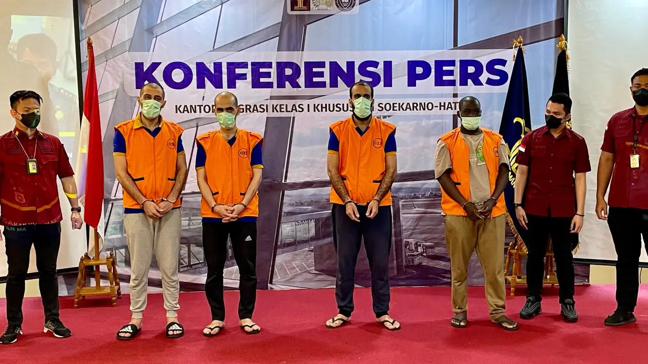 Empat Warga Negara Asing (WNA) diamankan petugas  Imigrasi Soekarno Hatta usai kedapatan menggunakan visa dan paspor palsu