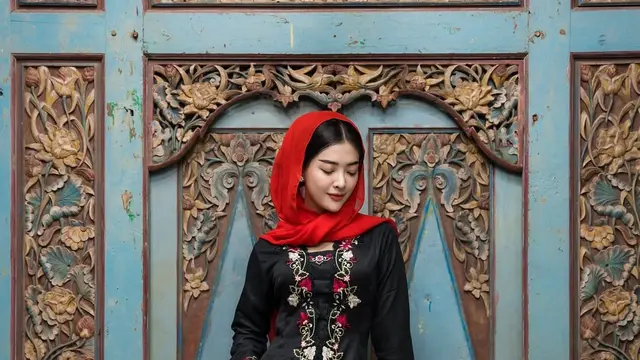 Model Kebaya Modern ala Dara Sarasvati (credit: instagram/darasarasvaati)