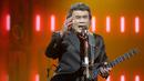 <p>Penyanyi dangdut Rhoma Irama tampil pada acara HUT ke-28 Indosiar di Studio 6 EMTEK City, Jakarta, Rabu (11/1/2023). Rhoma Irama membawakan lagu berjudul "Butter" dari BTS dan duet bareng Menteri Pariwisata dan Ekonomi Kreatif Sandiaga Uno serta Gubernur Jawa Barat Ridwal Kamil saat membawakan lagu berjudul "275 Juta". (Fimela.com/Bambang E. Ros)</p>