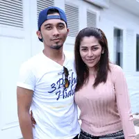 Cinta Penelope dan produser film 3 Pilihan Hidup, Putra Myfase. (Nurwahyunan/Bintang.com)