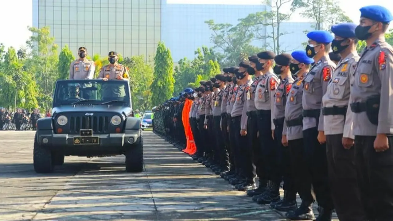 Personel Polda Riau yang diturunkan untuk mengamankan arus mudik lebaran pada Operasi Ketupat Lancang Kuning.
