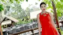 Di kesempatan itu, Selfi 'KDI' tampak cantik mempesona mengenakan midi dress merah menyala tanpa lengan, Jakarta. Foto diambil pada Selasa (23/12/2014). (Liputan6.com/Panji Diksana) 