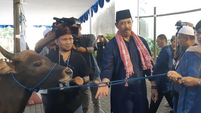 DGS BI Destry Damayanti Saksikan Kurban di Kompleks Bank Indonesia