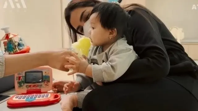 Baby Ameena dibawa ke rumah sakit (YouTube/AH)
