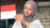 Aksi Food Vlogger Lebanon Bikin Rendang dan Dihias Bendera Indonesia Tuai Pujian Warganet. foto: TikTok @abir.sag