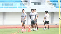 Para pemain PSIM Yogyakarta tetap serius melakukan sesi latihan di tengah ketidakjelasan status kompetisi Liga 2. (Dok. PSIM)