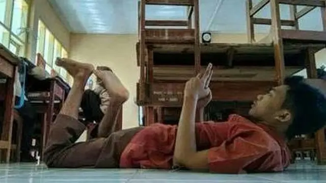 6 Foto Absurd Kepala Orang 'Ngebug' Ini Kelihatan Seram, Kocak