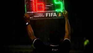 Ilustrasi wasit, pergantian pemain. (Photo by Homer Lopez on Unsplash)