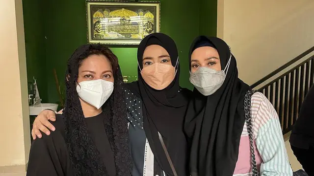 Artis sinetron melayat Hilman Hariwijaya (Foto: Instagram/@cutkeke_xavier)