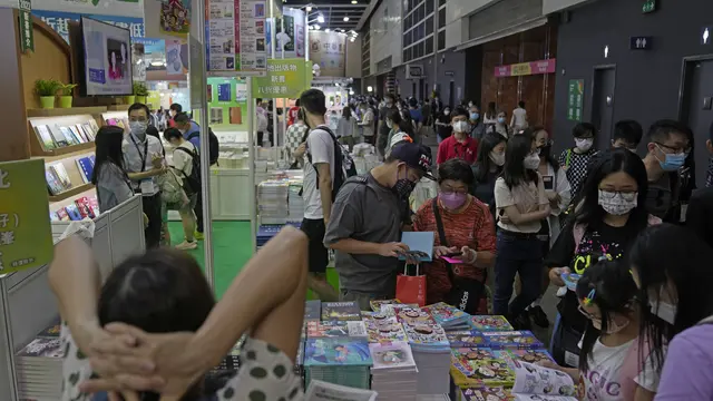Antusiasme Warga Hong Kong Kunjungi Pameran Buku