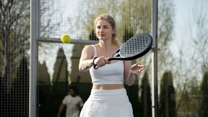 Baru Mau Coba Padel? Begini Aturan Main dan Tips Dasarnya [Dok/freepik.com]