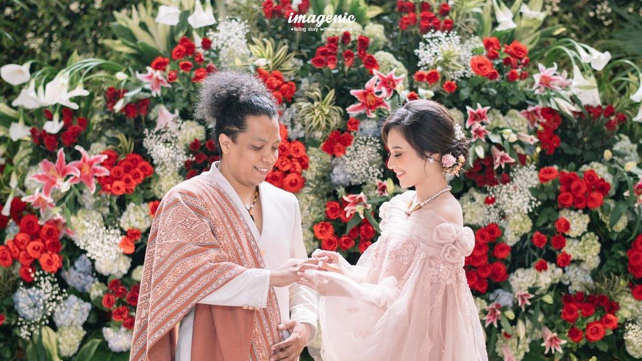 [Fimela] Arie Kriting dan Indah Permatasari