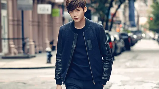 Lee Jong Suk Rilis Kumpulan Foto Sebagai Hadiah