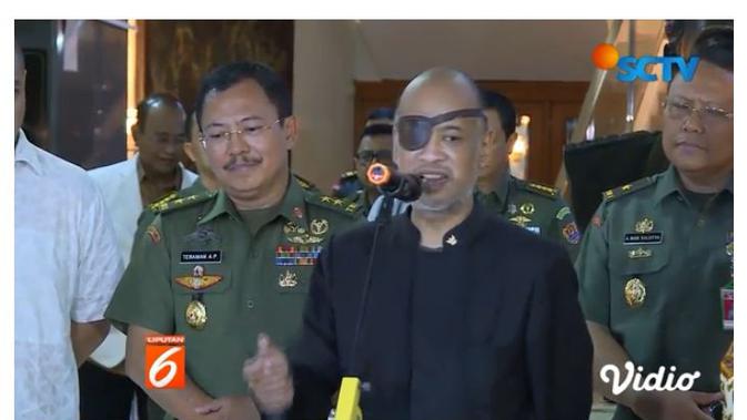 Terungkap Ini Penyebab Thareq Kemal Habibie Kenakan Penutup Mata News Liputan6 Com