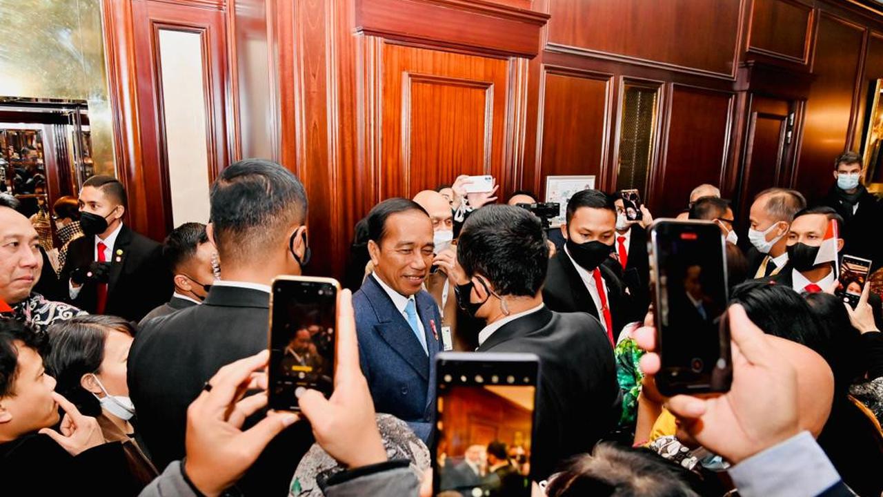 Presiden Jokowi disambut oleh puluhan WNI di hotel tempatnya bermalam (Istimewa)