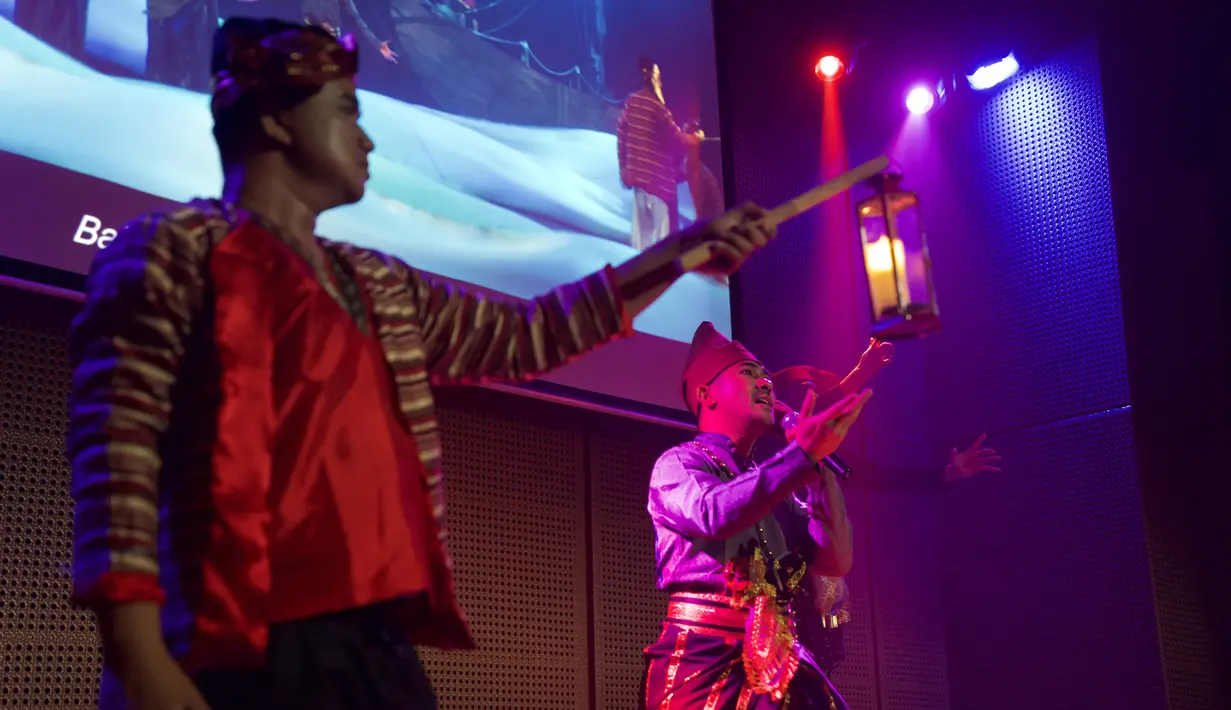 Dua tarian bertajuk Benua Biru dan Pakarena tersaji kembali dihadapan mata para penikmat seni. Di penghujung acara, para penikmat seni turut bernyanyi bersama dengan menyanyikan lagu daerah dari Makassar bertajuk Angin Mamiri. [Foto: Dok. Galeri Indonesia Kaya]