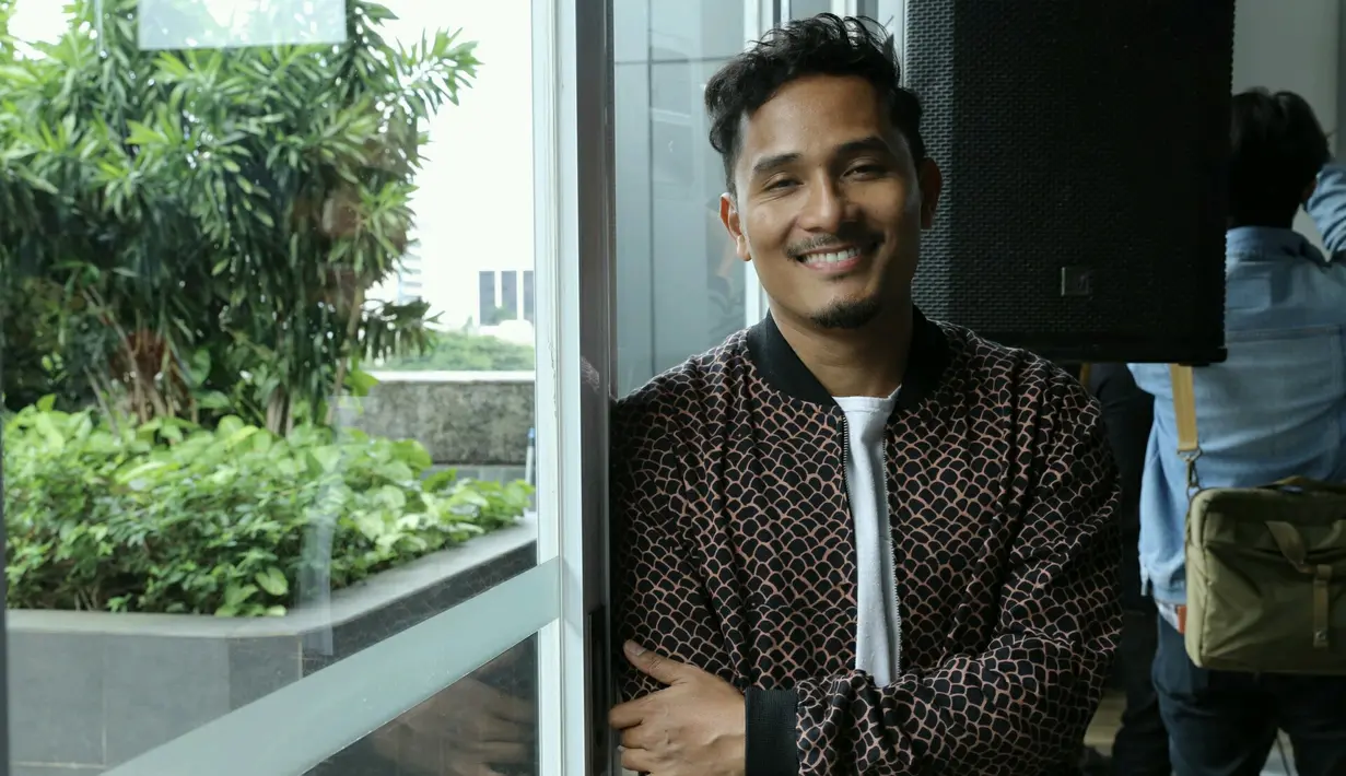 Aktor Tanta Ginting mengaku senang terlibat dalam film 3 Dara 2. Baginya, ia mengaku tidak banyak tantangan dan lebih seru. Begitu juga dengan jalan ceritanya. (Galih W. Satria/Bintang.com)