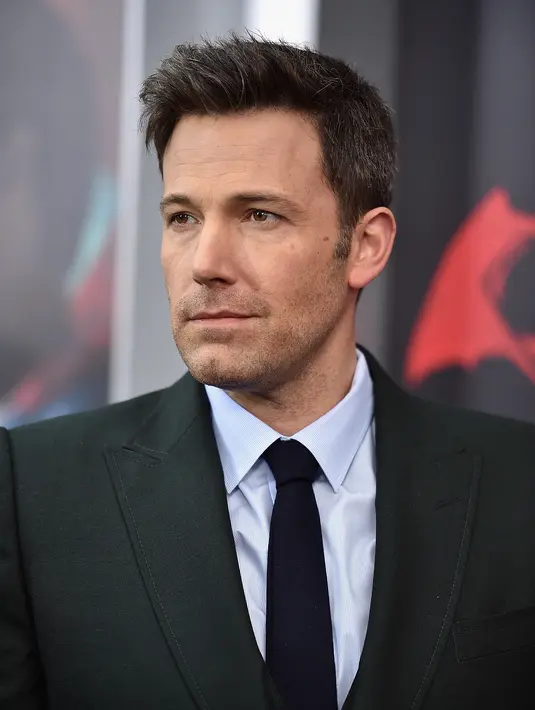 Tentu saja, pada saat itu Ben Affleck menjadi santapan lezat untuk kamera paparazi mengabadikan foto dirinya yang lupa mengancingi celana nya. (AFP/Bintang.com)