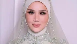 Mulan Jameela di akad nikah Al Ghazali. (sumber: Instagram/rezaazrumakeup)