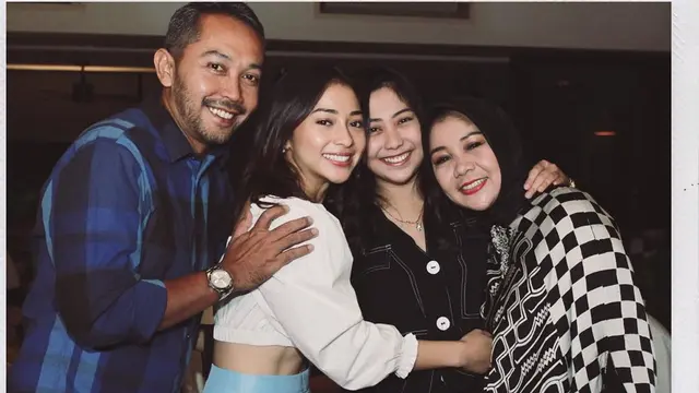 6 Potret Kebersamaan Nikita Willy dan Ayah Tirinya, Akrab Banget