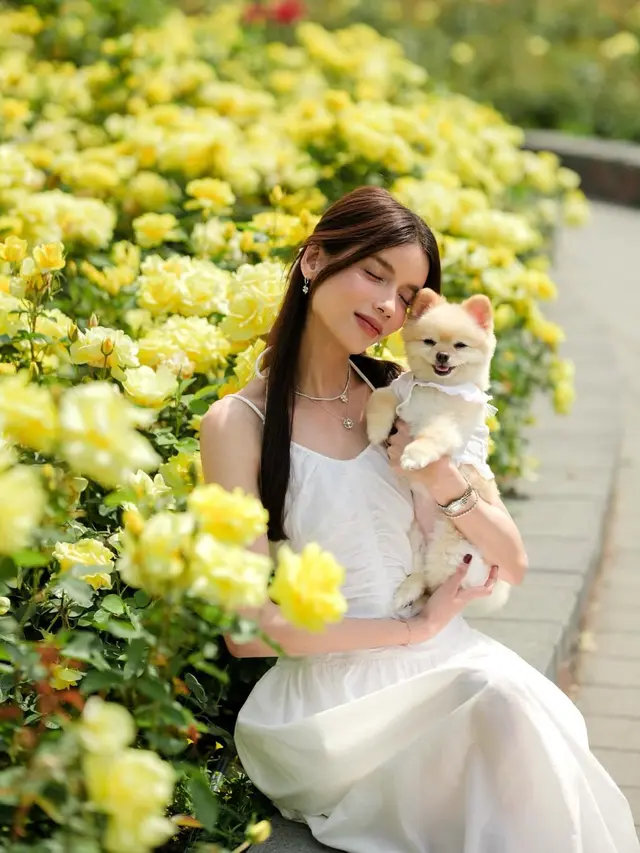 6 Potret Sabrina Chairunnisa Bareng Anjing Peliharaannya, Jadi Sumber Kebahagiaan