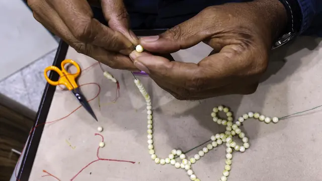 Kesibukan Pedagang Tasbih di Kuwait Saat Bulan Ramadhan