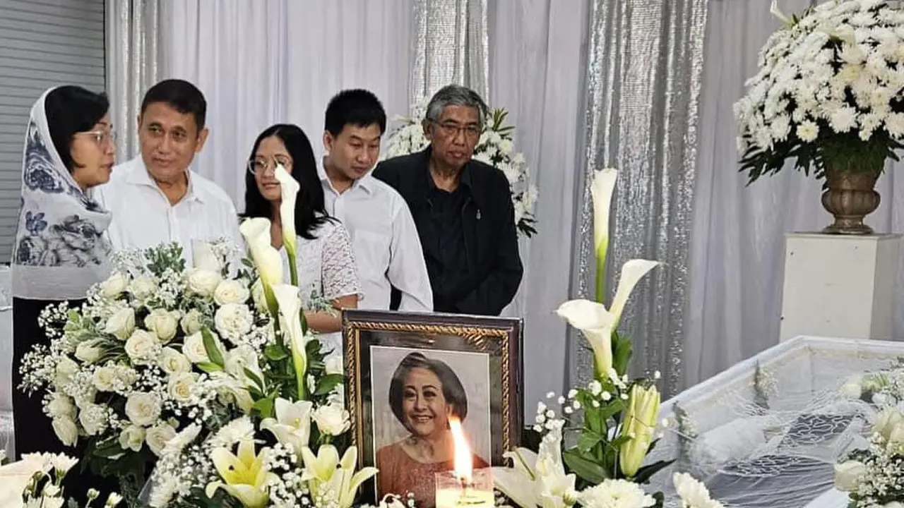 Menteri Keuangan (Menkeu) Sri Mulyani Indrawati melayat kepada eks Ketua Dewan Pertimbangan Presiden (Wantimpres) Prof. Sri Adiningsih
