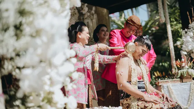 Kaesang Pangarep lakoni siraman jelang nikah (Bridestory/MORDEN)