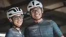 Dian Sastrowardoyo dan suami sama-sama memiliki hobi olahraga. Momen Dian dan Indra pakai jersey olahraga untuk 
 bersepeda ini tuai atensi. Potret Dian dan suami ini terlihat kompak pakai baju senada. (Liputan6.com/IG/therealdisastr)