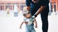 Jika Anda masih meragukan suami bisa menjadi ayah yang baik atau tidak untuk anak? Simak beberapa tanda yang bisa menyakinkan Anda.