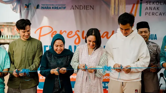 Andien meresmikan Sekolah Anak Percaya kedua di Kampung Pemulung Kelurahan Joglo, Jakarta Barat, Selasa (6/4/2023). (Foto: Dok Pribadi)