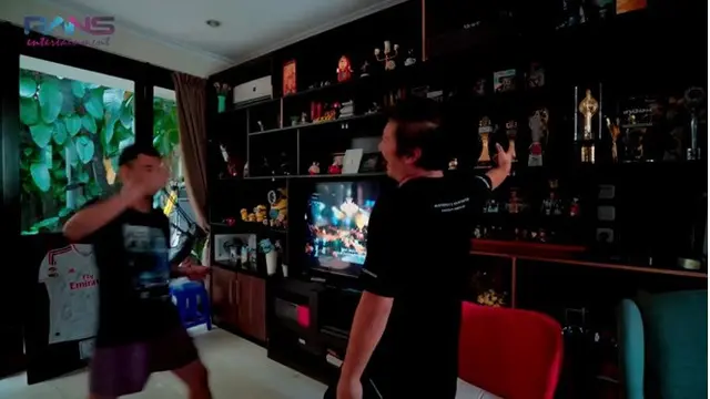 7 Penampakan Isi Rumah Gading Marten, Ruang Kerjanya Nyaman Banget