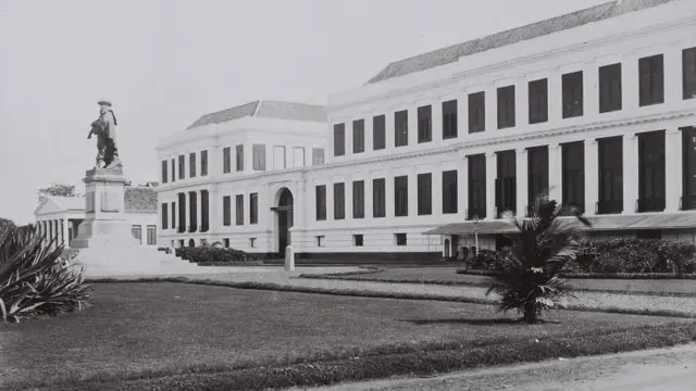 Paleis van Daendels yang kini jadi Gedung Kementerian Keuangan