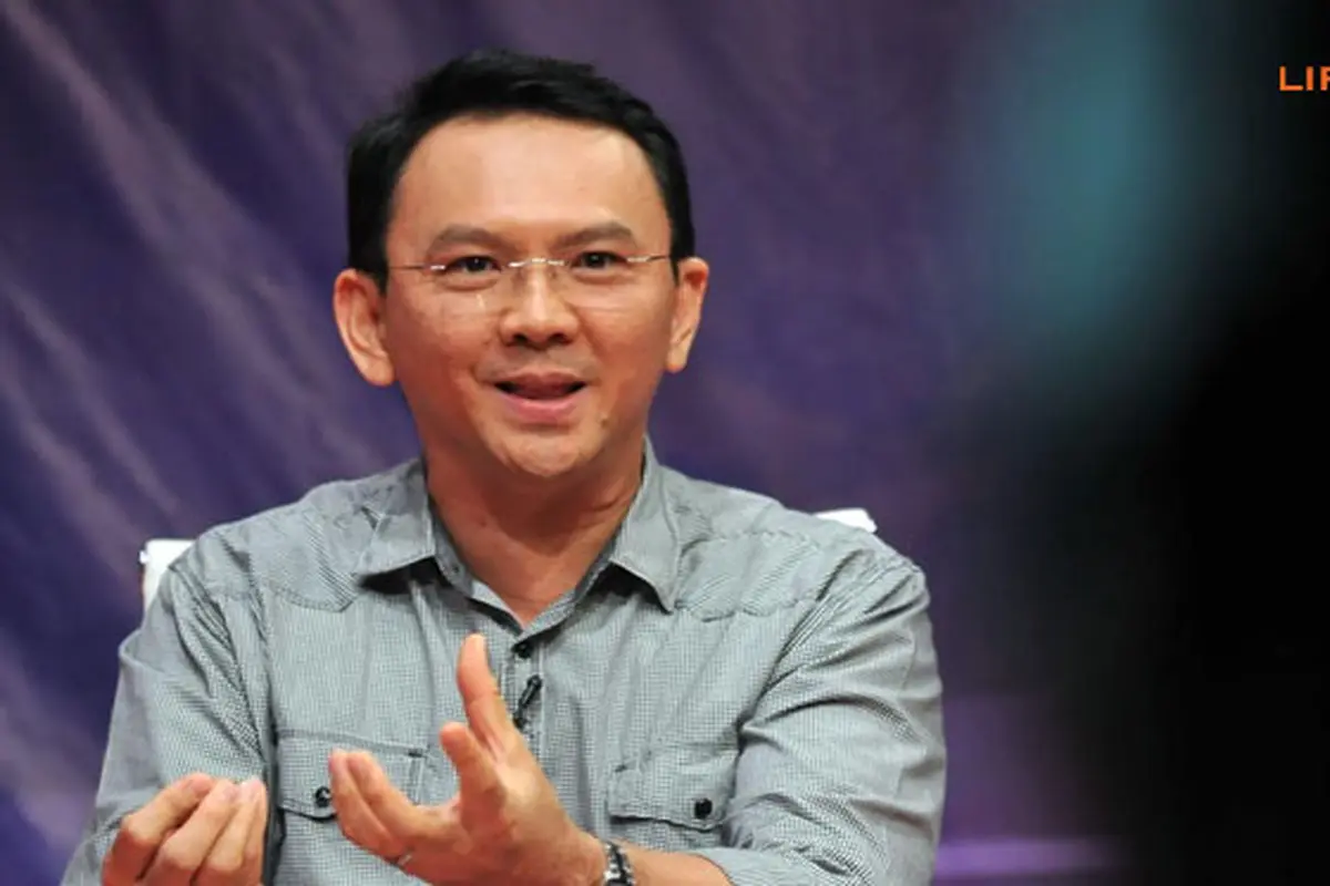 ahok-sikat-gigi-140123b.jpg