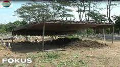 Densus 88 Anti Teror Mabes Polri juga kembali menangkap satu keluarga terduga teroris di Desa Dungus, Kecamatan Sukodono, Sidoarjo.