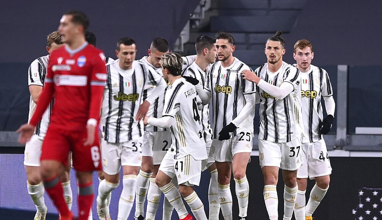 Pemain Juventus Alvaro Morata merayakan setelah mencetak gol ke gawang SPAL pada pertandingan perempat final Coppa Italia di Allianz Stadium, Turin, Italia, Rabu (27/1/2021). Juventus meraih tiket semifinal Coppa Italia usai membantai SPAL 4-0. (Fabio Ferrari/LaPresse via AP)