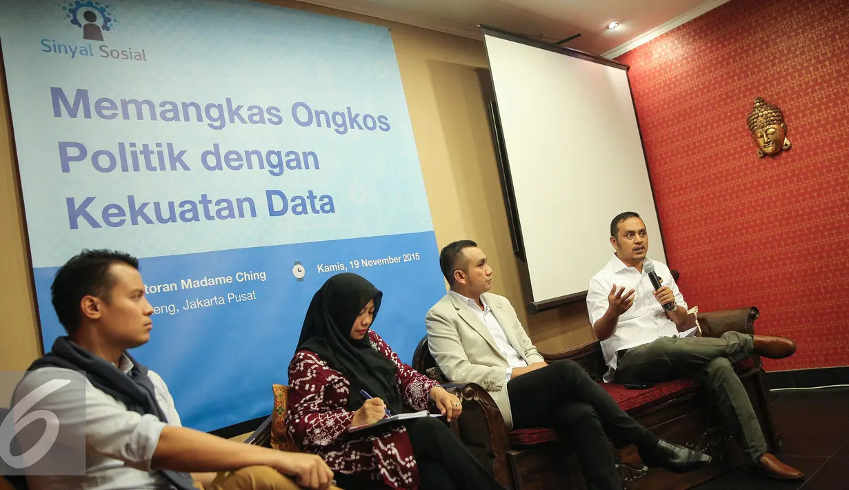 Titi Anggraini (kedua kiri),  Effendi Syahputra (kedua kanan), Willy Efendi (kanan) hadir saat diskusi publik di kawasan Jakarta, Kamis (19/11/2015). (Liputan6.com/Faizal Fanani)