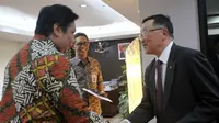 Menperin Minta Bos BlackBerry Tambah Produksi BB Merah Putih
