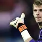 Gestur kiper Atletico Madrid David de Gea dalam sebuah pertandingan Europa League di Vicente Calderon, Madrid. AFP PHOTO/PIERRE-PHILIPPE MARCOU