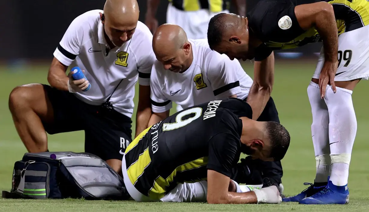 Pengganti Benzema kemudian mencetak gol untuk membawa timnya unggul 2-0 setelah Romarinho memecah kebuntuan di babak kedua. Igor Coronado kemudian mencetak gol ketiga untuk Al Ittihad. (Abdel Ghani BASHIR/AFP)