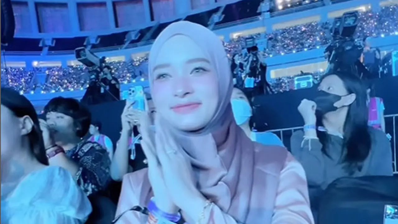 Inara Rusli nonton Golden Disc Awards 2024 di Jakarta, Sabtu (6/1). [Foto: Instagram/mommy_starla]