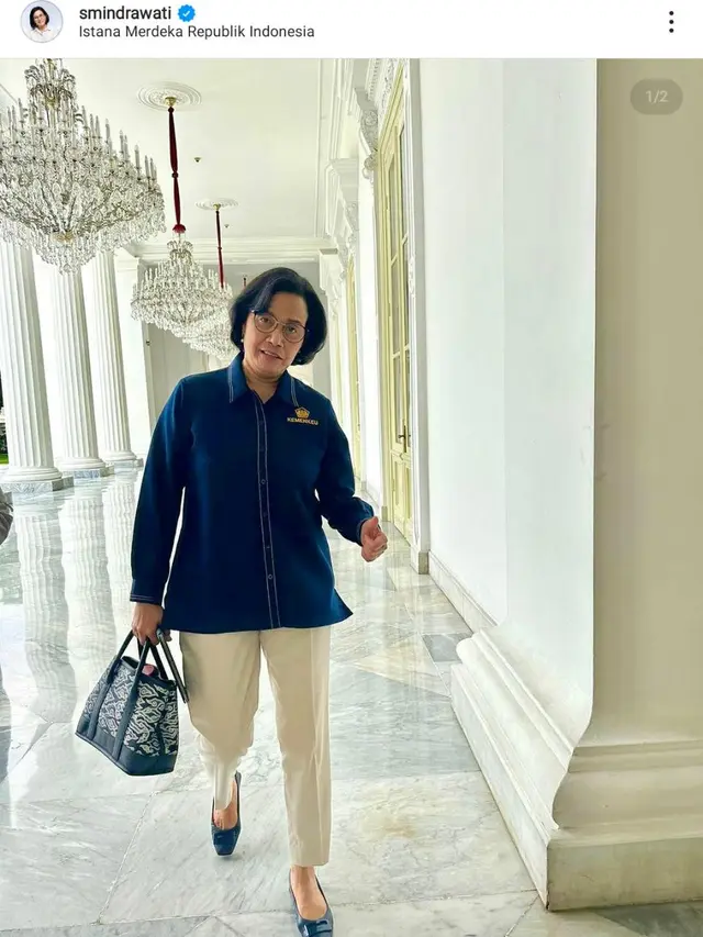 <p>Unggahan instagram Menteri Keuangan Sri Mulyani Indrawati di @smindrawati. Sri Mulyani tampak terburu-buru di Istana Negara. </p>
