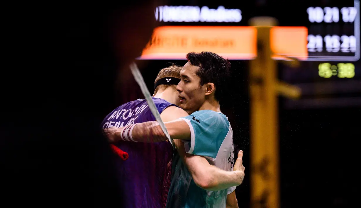 Pebulu tangkis yang akrab disapa Jojo menunjukkan dominasi dan permainan agresif sejak awal gim pertama dan menutupnya dengan keunggulan 21-10. (ANTHONY WALLACE/AFP)