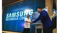 Didik Suhardi dan JaeHoon Kwon menandatangani piagam kerjasama Samsung Indonesia Cerdas pada Senin (23/9/2019).