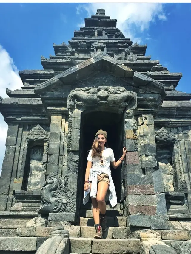 Lama Vakum, Ini 7 Potret Terbaru Nadia Vega yang Makin Eksotis
