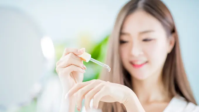 Serum Wajah Glowing Bisa Jadi Solusi Masalah Kulit Kusam, Cari Tahu Tips Memilih Produk yang Tepat Yuk!