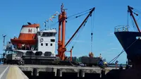 Hingga kini, belum ada upaya perbaikan pendangkalan alur pelabuhan yang dilakukan baik oleh PT Pelindo selaku pengelola maupun Kemenhub. (Liputan6.com/Yuliardi Hardjo Putro)
