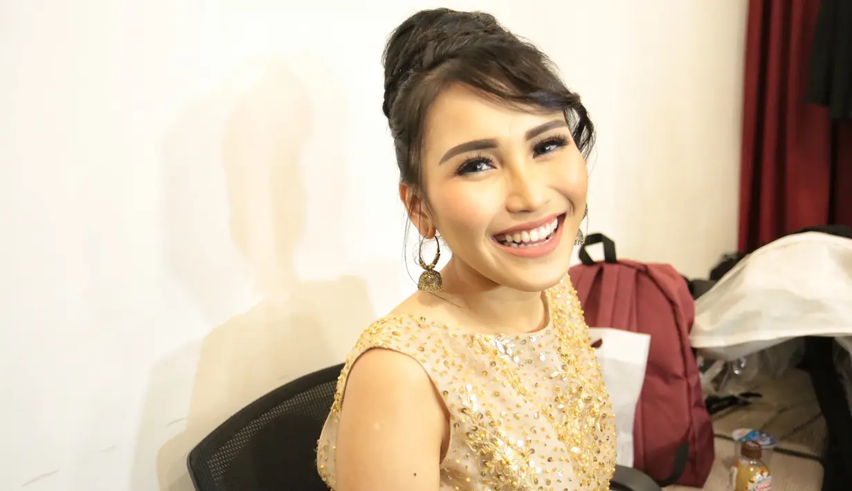 "Yaudah engga pernah ngerasa kesepian karena saya kerja kebetulan becanda mulu jadi gak pernah ngerasa kesepian itu engga ada. Itu asisten ngelawak semua, jadi saya bingung," jelasnya. (Adrian Putra/Bintang.com)